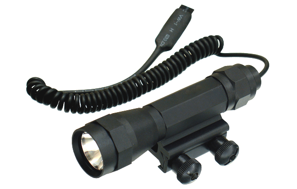 Фонарь тактический Leapers Tactical Xenon Flashlight, with Integral Mounting Deck LT-TL101 1 Фонарь тактический Leapers Tactical Xenon Flashlight, with Integral Mounting Deck LT-TL101